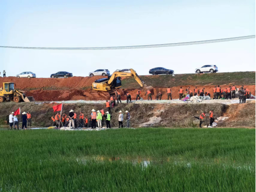 抗洪搶險(xiǎn)報(bào)導(dǎo)-迎“汛”而上，奔赴前線(xiàn) -299.png