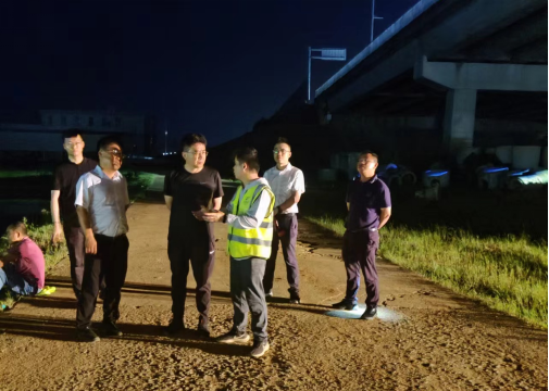 抗洪搶險(xiǎn)報(bào)導(dǎo)-迎“汛”而上，奔赴前線(xiàn) -320.png