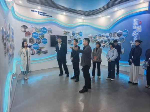 中國(guó)出口信用保險(xiǎn)公司產(chǎn)品管理和創(chuàng)新部總經(jīng)理陸粵、江西分公司總經(jīng)理蔣韶華一行蒞臨集團(tuán)調(diào)研指導(dǎo)